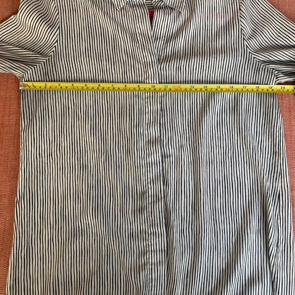 Ellen Tracy Striped Button-Up Shirt Size M – Classic Workwear Staple - Picture 2 of 6